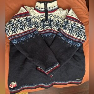 DALE OF NORWAY SWEATER SIZE L